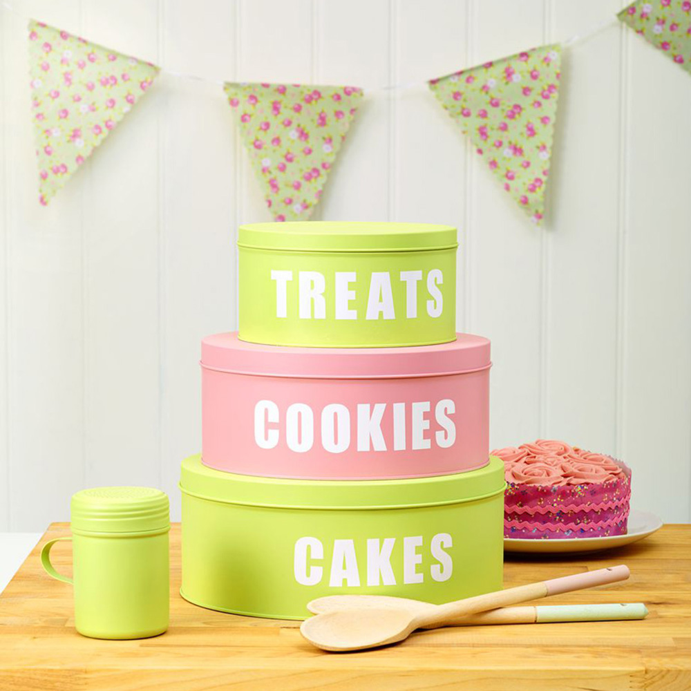 Upcycle Old Biscuit Tins Into Pretty Cake Storage Tins
